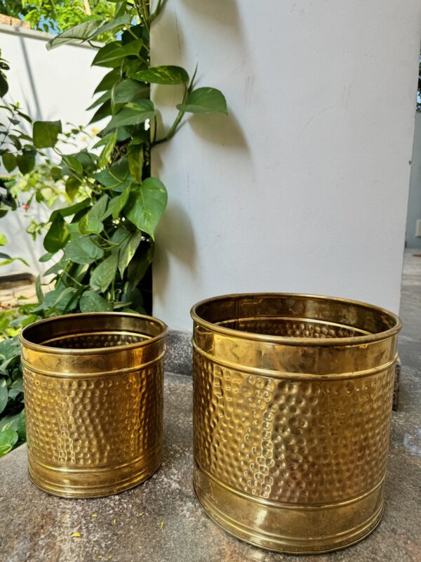 DOTTED FLOWER VASE
