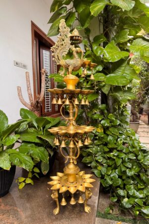Three Layer Crown Vizhakku