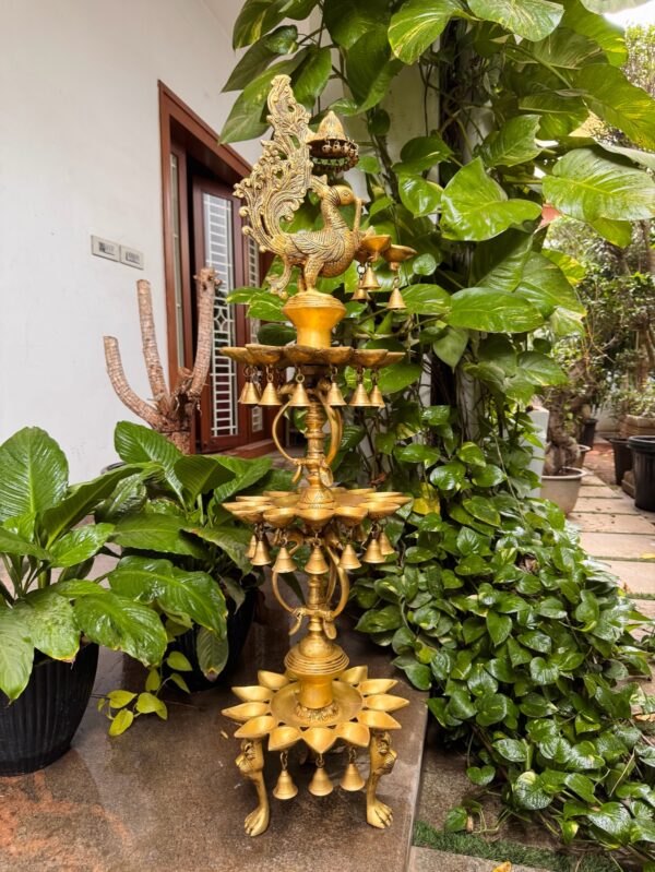Three Layer Crown Vizhakku
