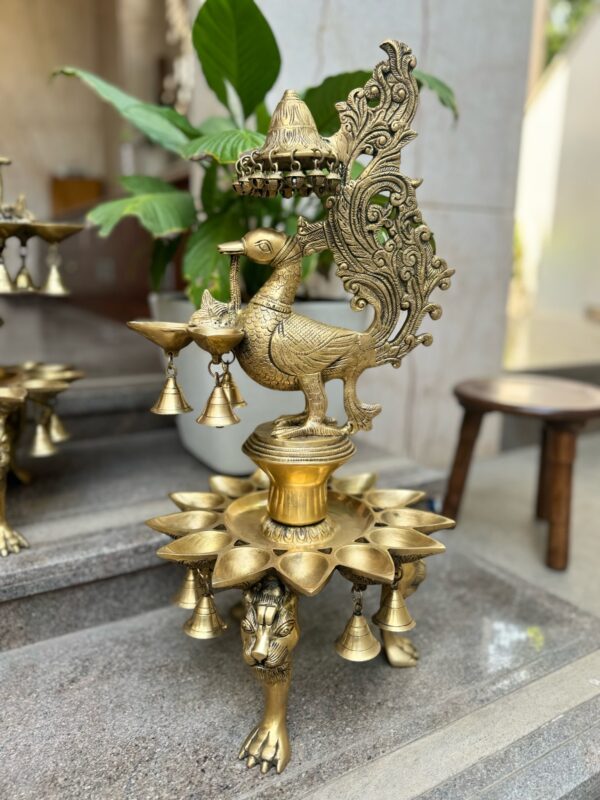 Peacock Crown Vizakku
