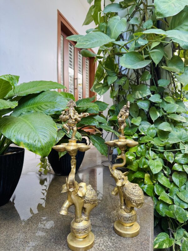 DANCING GANESHA VIZHAKKU