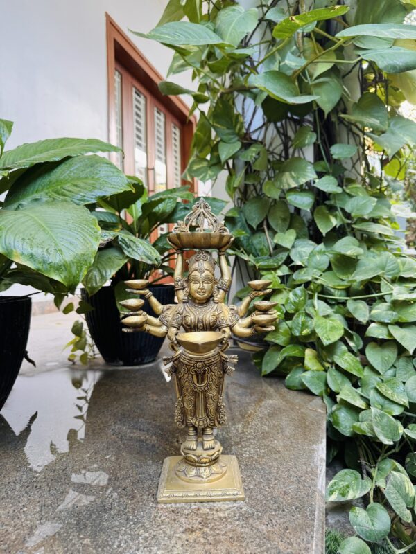 PEN VIZHAKKU