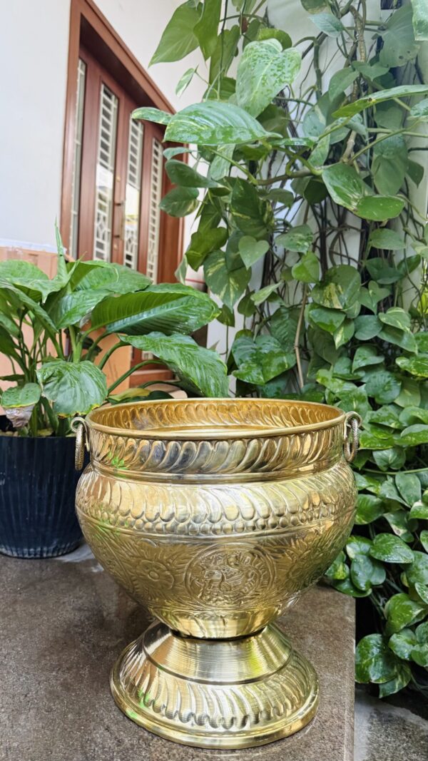 ANTIQUE STAND VASE