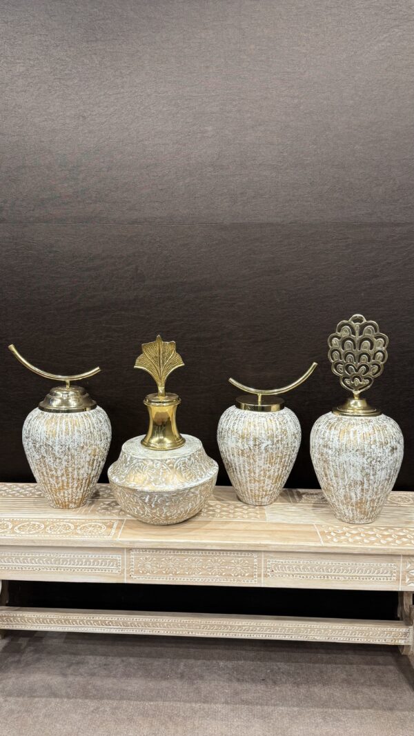 GOLD CREST VASE ASSORTED
