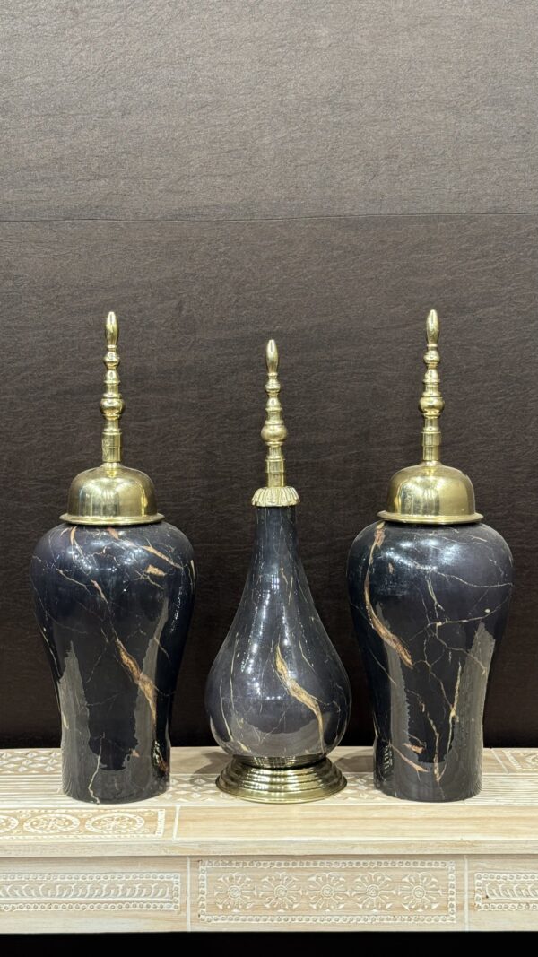 BLACK MARBLE VASE