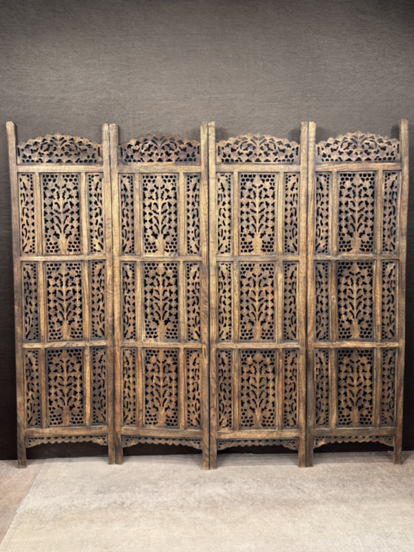 WOODEN PARTITION