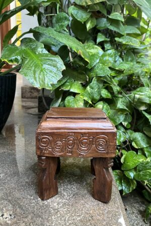 WOODEN ENGRAVED MINI STAND