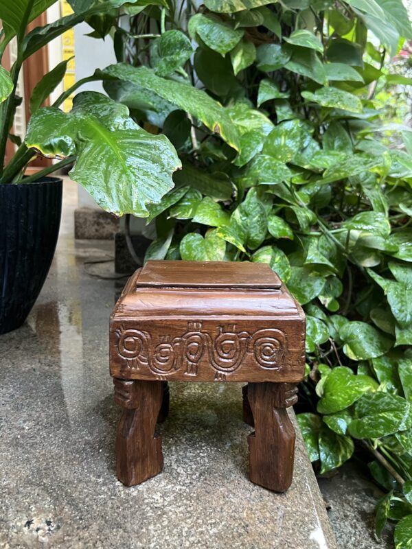 WOODEN ENGRAVED MINI STAND