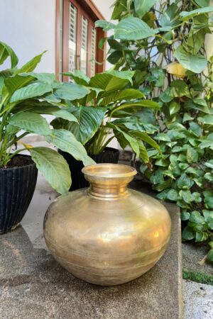 BRASS POT