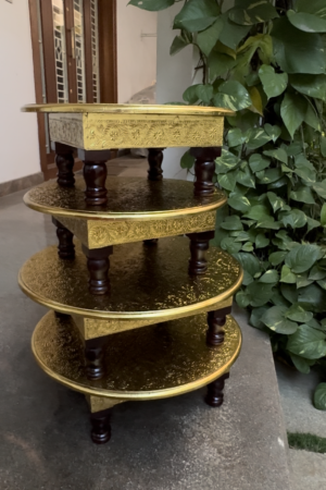 GOLD ROUND STAND