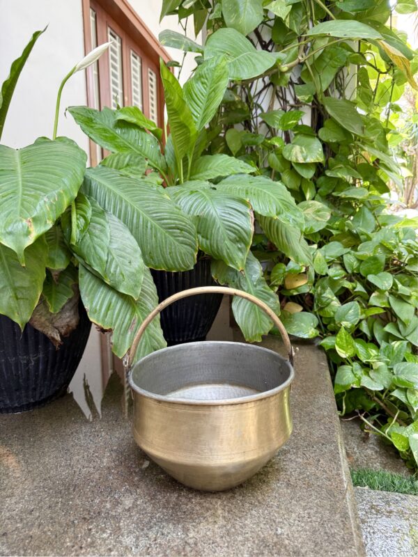 ANTIQUE SAMBAR VAALI