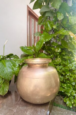 ANTIQUE ROUND POT